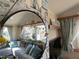 Trecco Bay - Holiday Accommodation 14656 - Somerset & Wiltshire - 1185573 - thumbnail photo 3