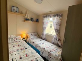 Trecco Bay - Holiday Accommodation 14656 - Somerset & Wiltshire - 1185573 - thumbnail photo 8