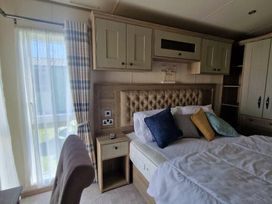 Greenacres Holiday Park - Holiday Accommodation 14673 - North Wales - 1185577 - thumbnail photo 11