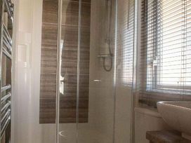 Greenacres Holiday Park - Holiday Accommodation 14673 - North Wales - 1185577 - thumbnail photo 18