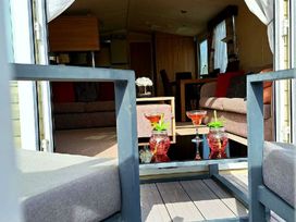 Hopton Holiday Village - Holiday Accommodation 14720 - Suffolk & Essex - 1185583 - thumbnail photo 9