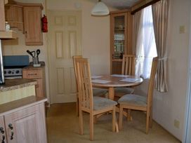 Lyons Sunnysands Holiday Park - Holiday Accommodation 14725 - Mid Wales - 1185584 - thumbnail photo 3