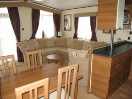 Kingfisher Caravan Park - Holiday Accommodation 1475 - Lincolnshire - 1185594 - thumbnail photo 3