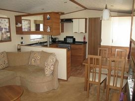 Kingfisher Caravan Park - Holiday Accommodation 1475 - Lincolnshire - 1185594 - thumbnail photo 4