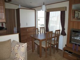 Kingfisher Caravan Park - Holiday Accommodation 1475 - Lincolnshire - 1185594 - thumbnail photo 5