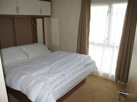 Kingfisher Caravan Park - Holiday Accommodation 1475 - Lincolnshire - 1185594 - thumbnail photo 7