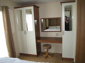 Kingfisher Caravan Park - Holiday Accommodation 1475 - Lincolnshire - 1185594 - thumbnail photo 8