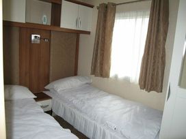 Kingfisher Caravan Park - Holiday Accommodation 1475 - Lincolnshire - 1185594 - thumbnail photo 10
