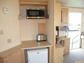 Kingfisher Caravan Park - Holiday Accommodation 1481 - Lincolnshire - 1185609 - thumbnail photo 8