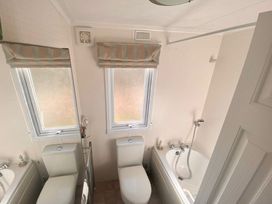 Greenacres Holiday Park - Holiday Accommodation 14817 - North Wales - 1185611 - thumbnail photo 7