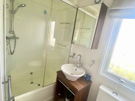 Greenacres Holiday Park - Holiday Accommodation 14817 - North Wales - 1185611 - thumbnail photo 9