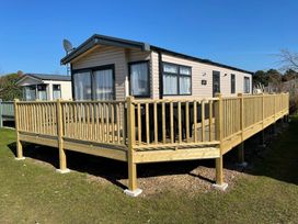 Pinewoods Holiday Park - Holiday Accommodation 14829 - Norfolk - 1185617 - thumbnail photo 1