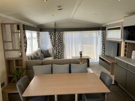 Pinewoods Holiday Park - Holiday Accommodation 14829 - Norfolk - 1185617 - thumbnail photo 4