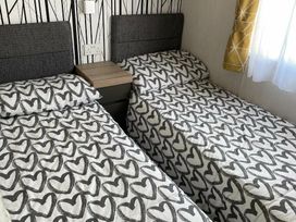 Pinewoods Holiday Park - Holiday Accommodation 14829 - Norfolk - 1185617 - thumbnail photo 10