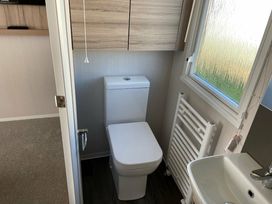 Pinewoods Holiday Park - Holiday Accommodation 14829 - Norfolk - 1185617 - thumbnail photo 11