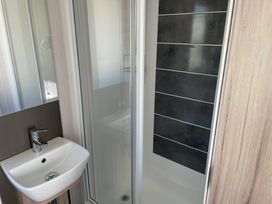 Pinewoods Holiday Park - Holiday Accommodation 14829 - Norfolk - 1185617 - thumbnail photo 12