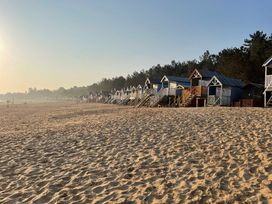 Pinewoods Holiday Park - Holiday Accommodation 14829 - Norfolk - 1185617 - thumbnail photo 16