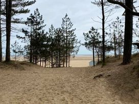 Pinewoods Holiday Park - Holiday Accommodation 14829 - Norfolk - 1185617 - thumbnail photo 17