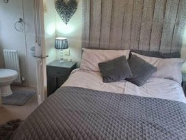 Lydstep Beach - Holiday Accommodation 1489 - South Wales - 1185627 - thumbnail photo 11