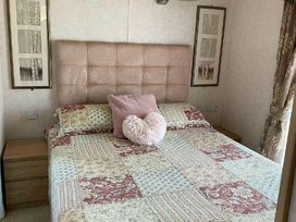 Lido Beach Holiday Park - Holiday Accommodation 14905 - North Wales - 1185631 - thumbnail photo 12