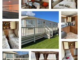 Lido Beach Holiday Park - Holiday Accommodation 14973 - North Wales - 1185650 - thumbnail photo 19