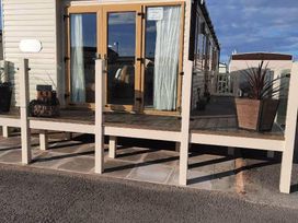 Happy Days Caravan Park - Holiday Accommodation 15007 - North Wales - 1185658 - thumbnail photo 3
