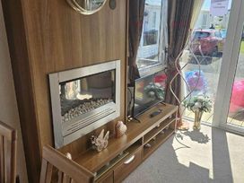 Happy Days Caravan Park - Holiday Accommodation 15007 - North Wales - 1185658 - thumbnail photo 7