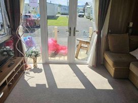 Happy Days Caravan Park - Holiday Accommodation 15007 - North Wales - 1185658 - thumbnail photo 8