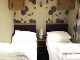 Tingdene North Denes Caravan Park - Holiday Accommodation 15010 - Suffolk & Essex - 1185660 - thumbnail photo 6