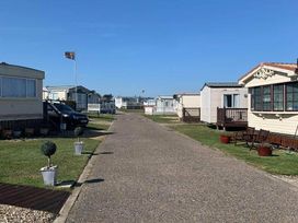 Tingdene North Denes Caravan Park - Holiday Accommodation 15010 - Suffolk & Essex - 1185660 - thumbnail photo 11