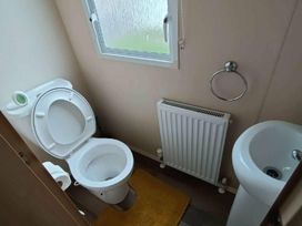 Lyons Winkups and Primrose - Holiday Accommodation 15013 - North Wales - 1185662 - thumbnail photo 6