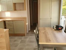 Trecco Bay - Holiday Accommodation 15018 - Somerset & Wiltshire - 1185663 - thumbnail photo 2