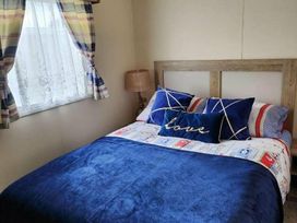 Broadland Sands - Holiday Accommodation 15063 - Suffolk & Essex - 1185670 - thumbnail photo 6