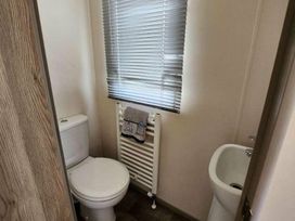 Broadland Sands - Holiday Accommodation 15063 - Suffolk & Essex - 1185670 - thumbnail photo 9
