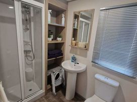Broadland Sands - Holiday Accommodation 15063 - Suffolk & Essex - 1185670 - thumbnail photo 10