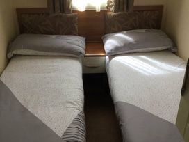 Cayton Bay Caravan Park - Holiday Accommodation 1511 - North Yorkshire (incl. Whitby) - 1185678 - thumbnail photo 4