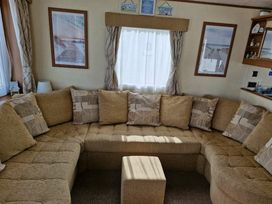 Cayton Bay Caravan Park - Holiday Accommodation 1511 - North Yorkshire (incl. Whitby) - 1185678 - thumbnail photo 11