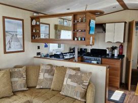 Cayton Bay Caravan Park - Holiday Accommodation 1511 - North Yorkshire (incl. Whitby) - 1185678 - thumbnail photo 13