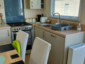Pendine Sands - Holiday Accommodation 15127 - South Wales - 1185683 - thumbnail photo 4