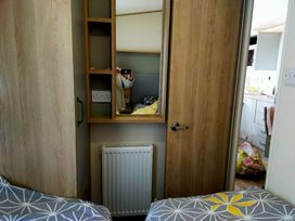Pendine Sands - Holiday Accommodation 15127 - South Wales - 1185683 - thumbnail photo 13