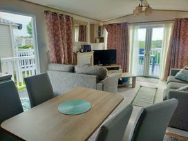 Pendine Sands - Holiday Accommodation 15127 - South Wales - 1185683 - thumbnail photo 17