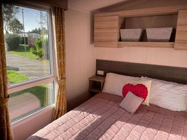Rockley Park - Holiday Accommodation 1515 - Dorset - 1185690 - thumbnail photo 3