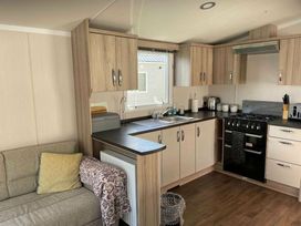 Rockley Park - Holiday Accommodation 1515 - Dorset - 1185690 - thumbnail photo 9