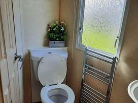 Happy Days Caravan Park - Holiday Accommodation 15176 - North Wales - 1185697 - thumbnail photo 2