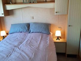 Happy Days Caravan Park - Holiday Accommodation 15176 - North Wales - 1185697 - thumbnail photo 5