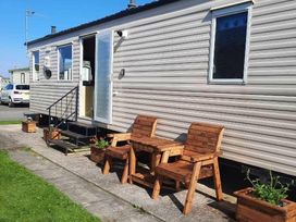 Happy Days Caravan Park - Holiday Accommodation 15176 - North Wales - 1185697 - thumbnail photo 11