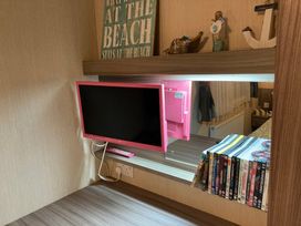 Kiln Park Holiday Park - Holiday Accommodation 152 - South Wales - 1185703 - thumbnail photo 9