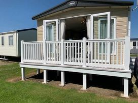 Church Farm Holiday Village - Holiday Accommodation 15229 - Hampshire - 1185708 - thumbnail photo 2