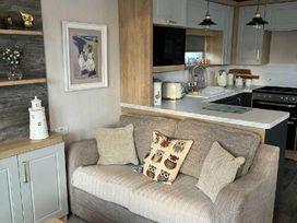 Trecco Bay - Holiday Accommodation 15241 - Somerset & Wiltshire - 1185710 - thumbnail photo 2