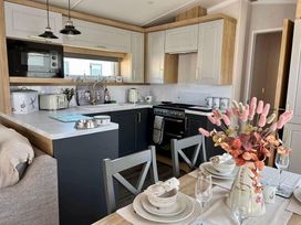 Trecco Bay - Holiday Accommodation 15241 - Somerset & Wiltshire - 1185710 - thumbnail photo 4